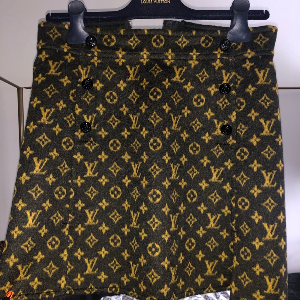Louis Vuitton A-lone mini skirt with button detail